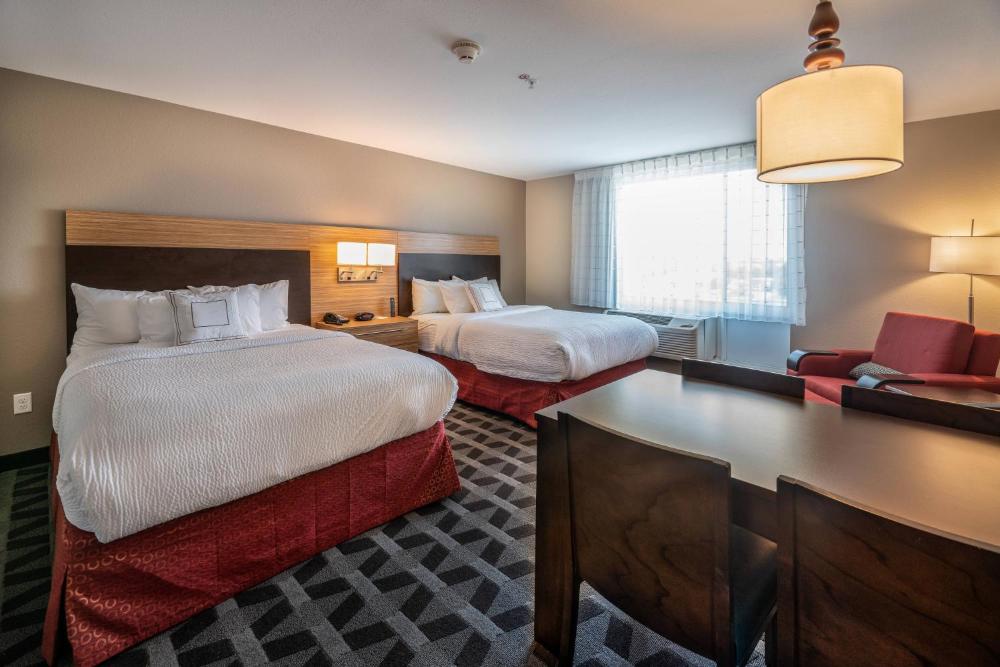 Deluxe Queen Room interior